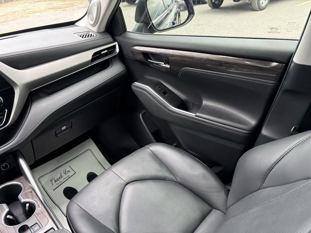 Used 2020 Toyota Highlander Limited image 20