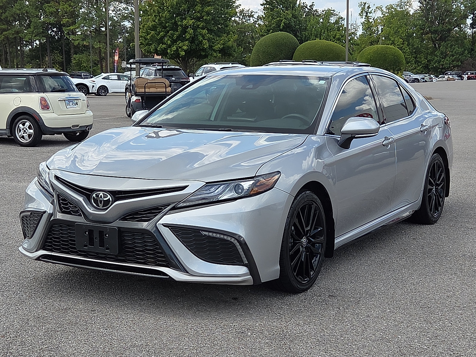 Used 2024 Toyota Camry XSE FWD image 2