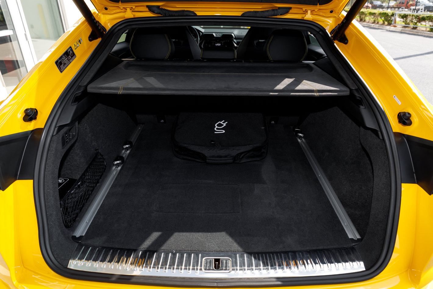 Used 2025 Lamborghini Urus SE AWD/4WD image 42