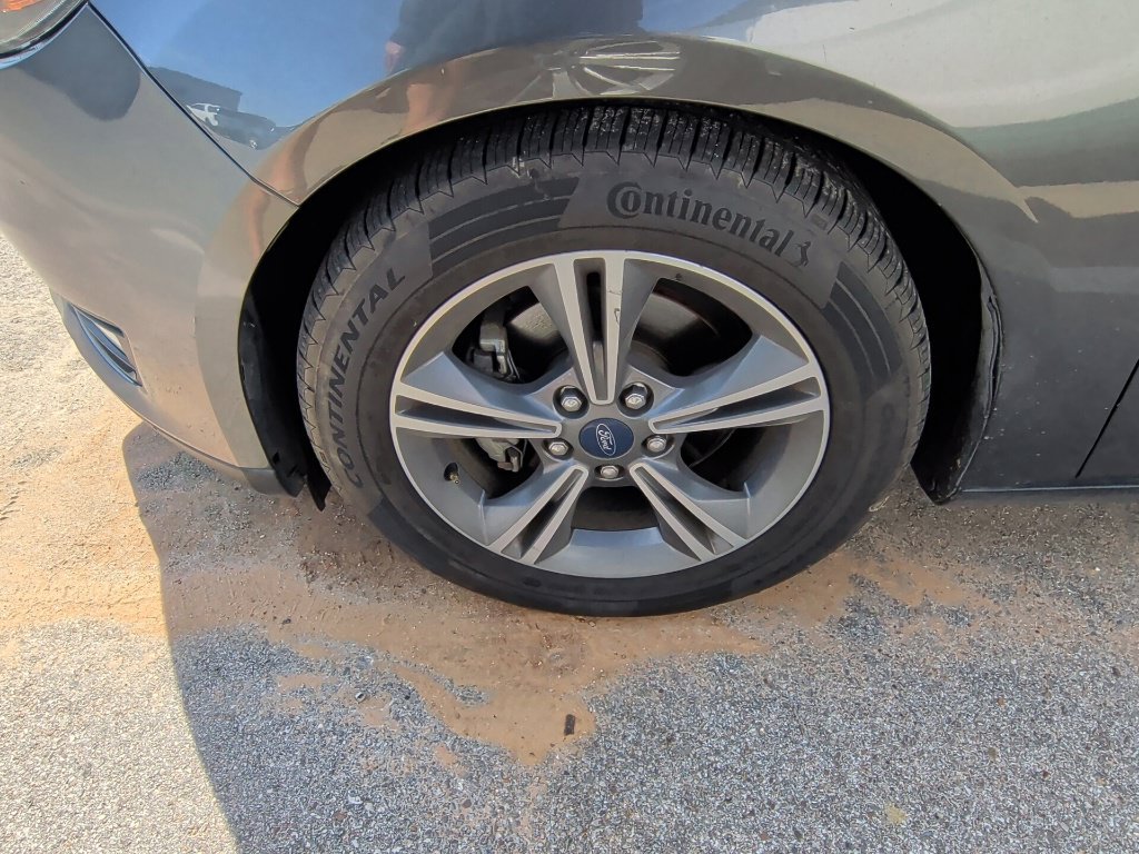 Used 2018 Ford Focus SE w/ SE Appearance Package FWD image 10