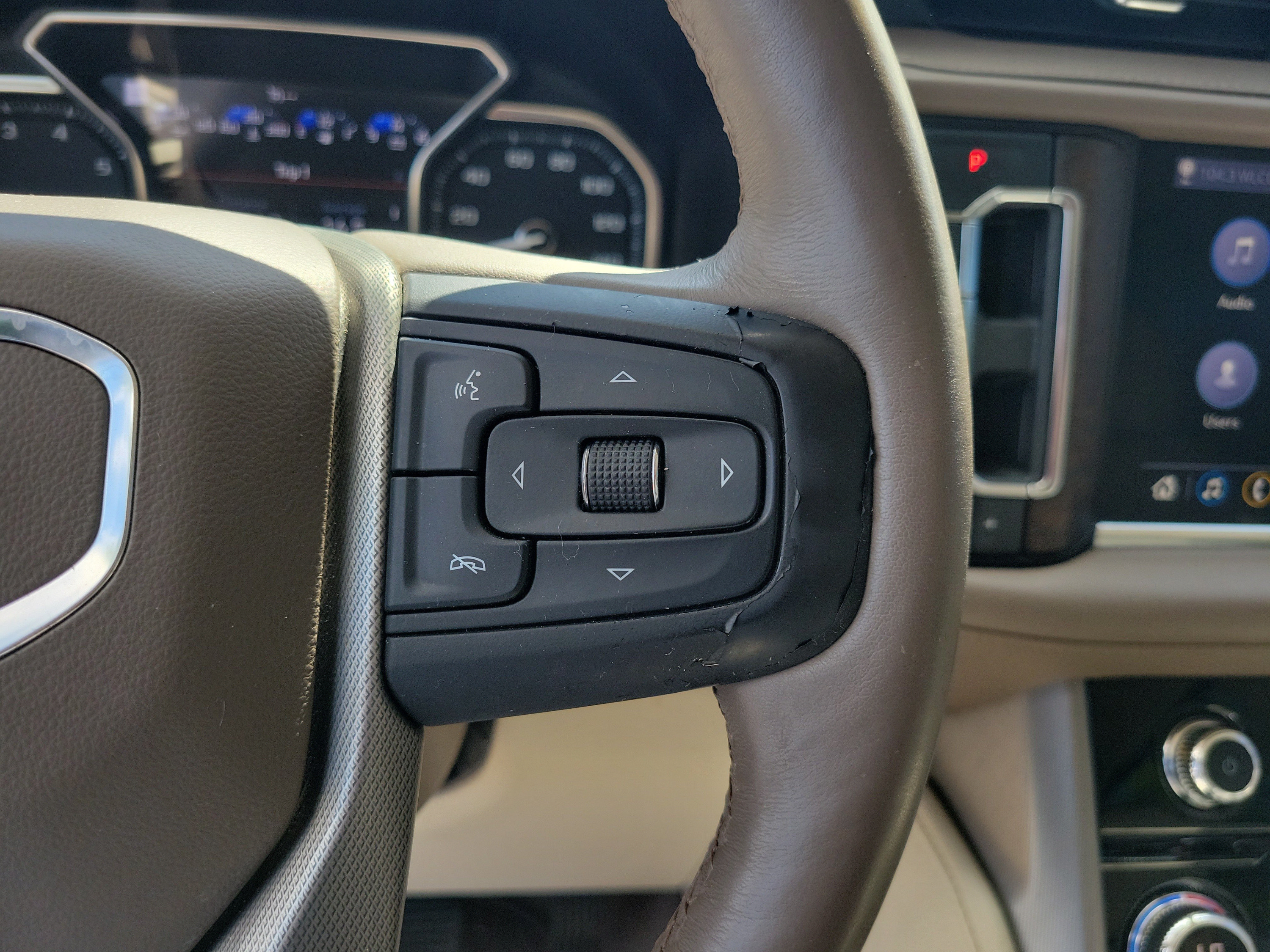 Used 2021 GMC Yukon XL Denali w/ LPO, Illumination Package RWD image 26