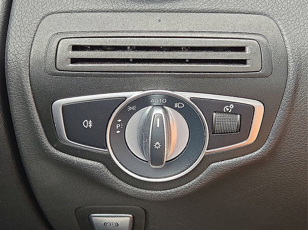 Used 2022 Mercedes-Benz GLC 300 image 31