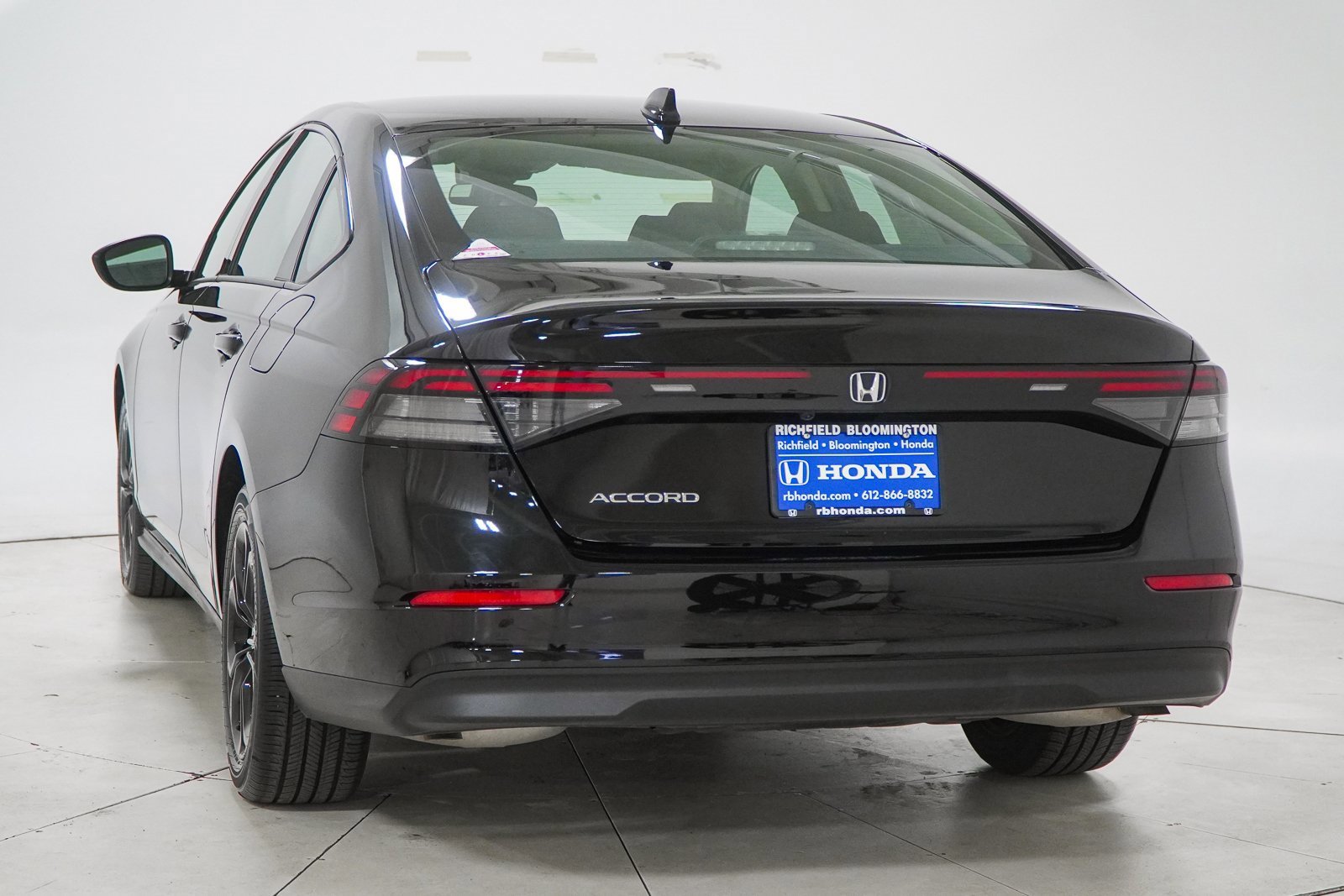 Certified 2025 Honda Accord SE image 7