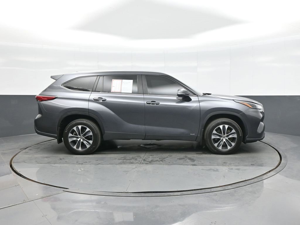 Used 2023 Toyota Highlander XLE image 8