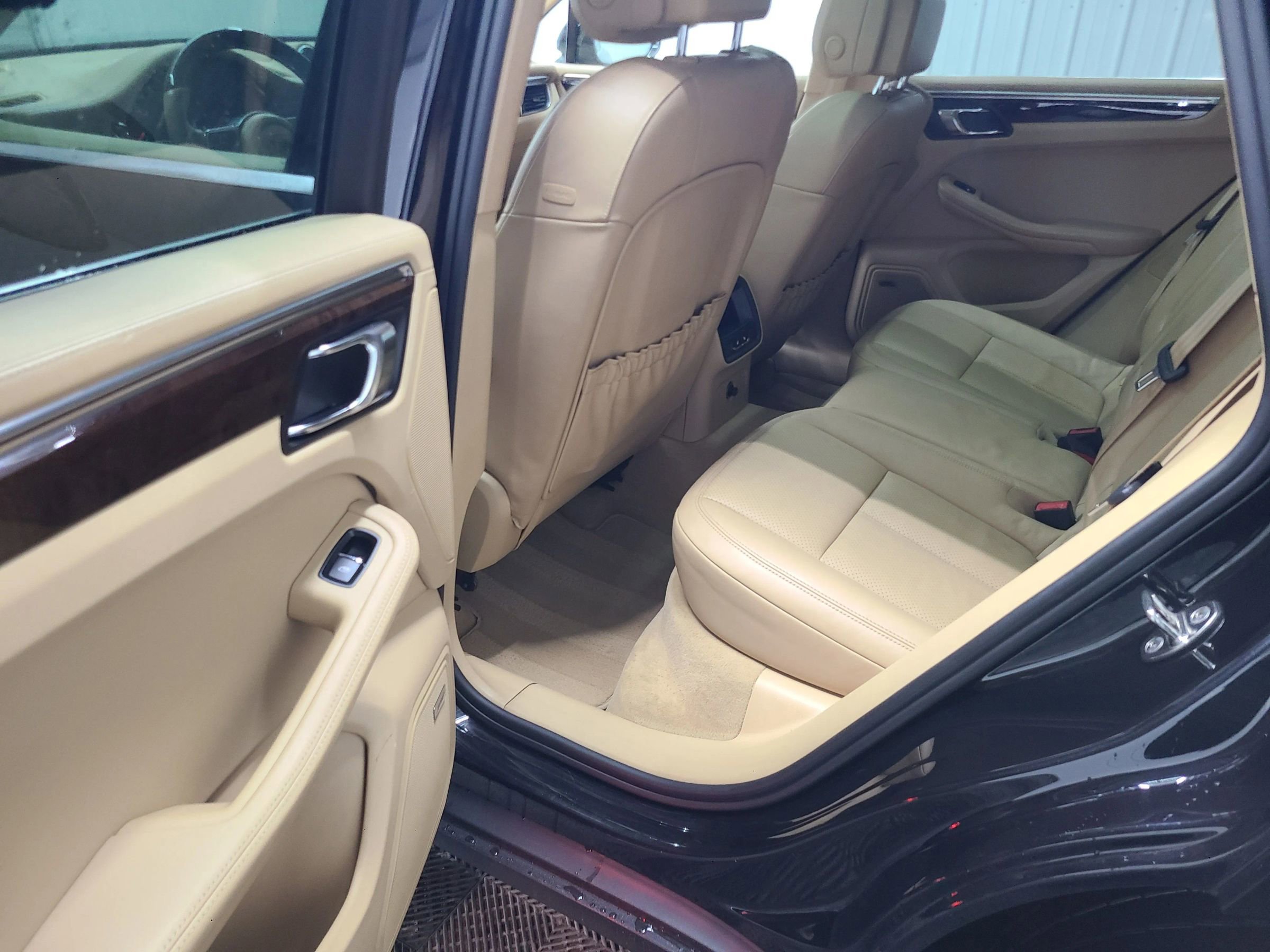 Used 2015 Porsche Macan S AWD/4WD image 36