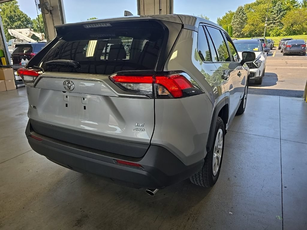 Used 2025 Toyota RAV4 LE AWD/4WD image 4