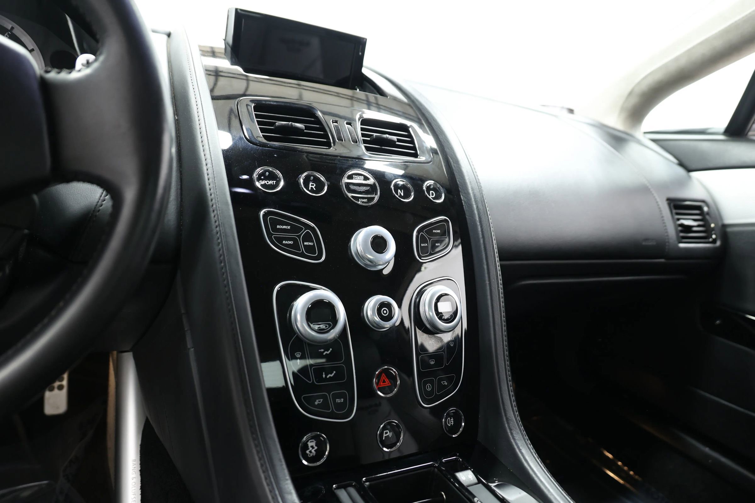 Used 2016 Aston Martin V8 Vantage S image 28