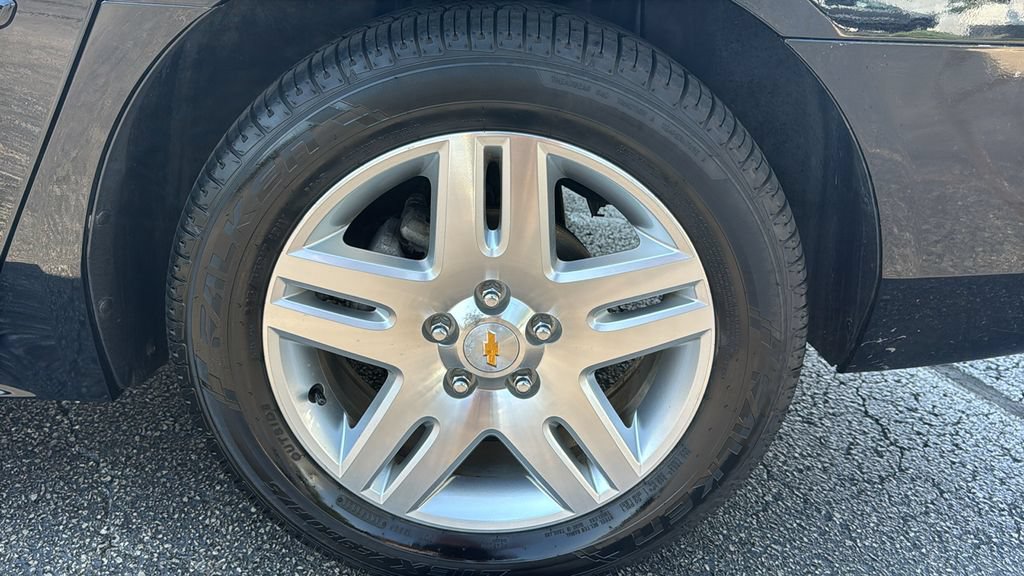 Used 2011 Chevrolet Impala LT w/ Luxury Edition Package FWD image 9