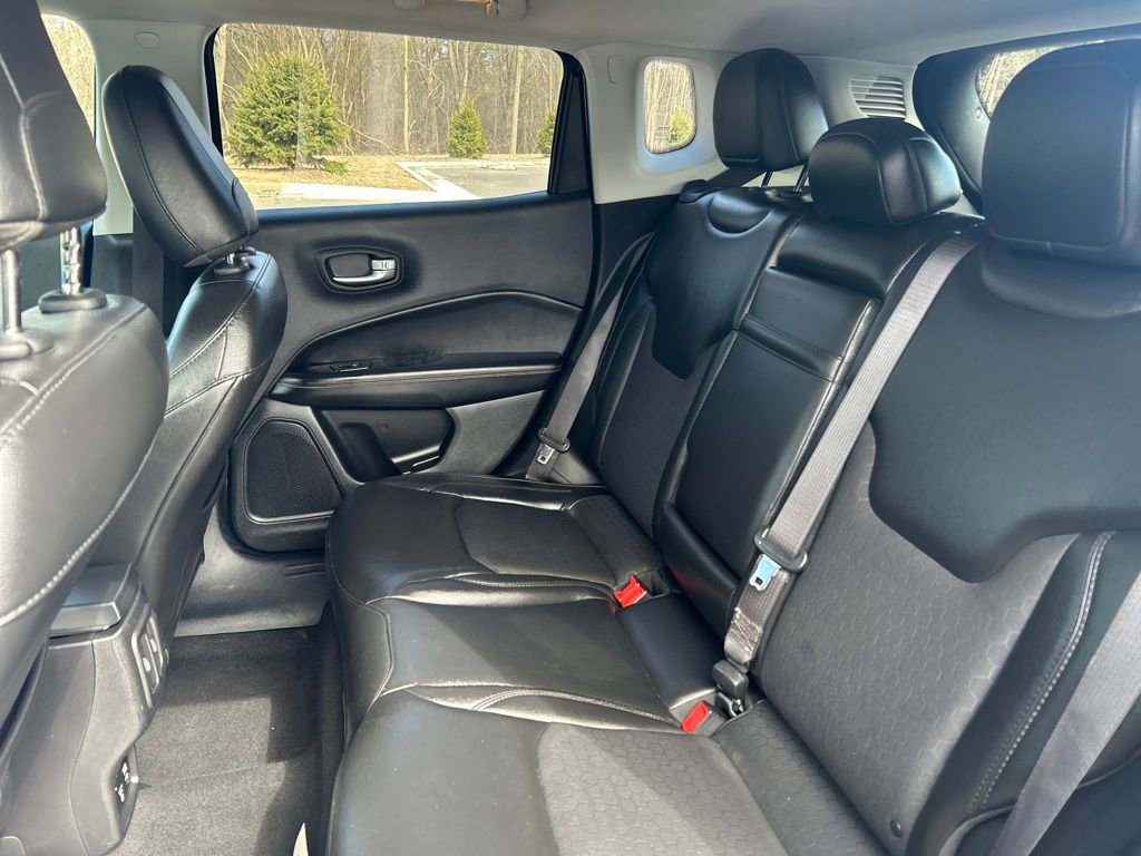 Used 2018 Jeep Compass Latitude w/ Popular Equipment Group FWD image 13
