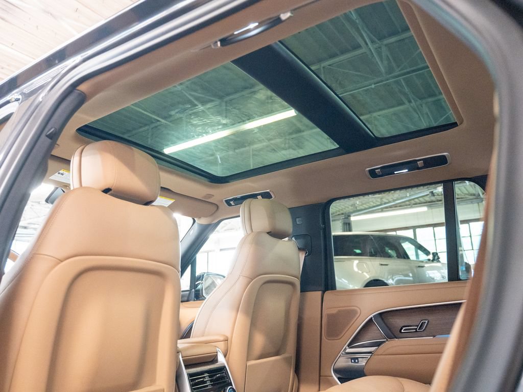 Certified 2025 Land Rover Range Rover SE AWD/4WD image 35