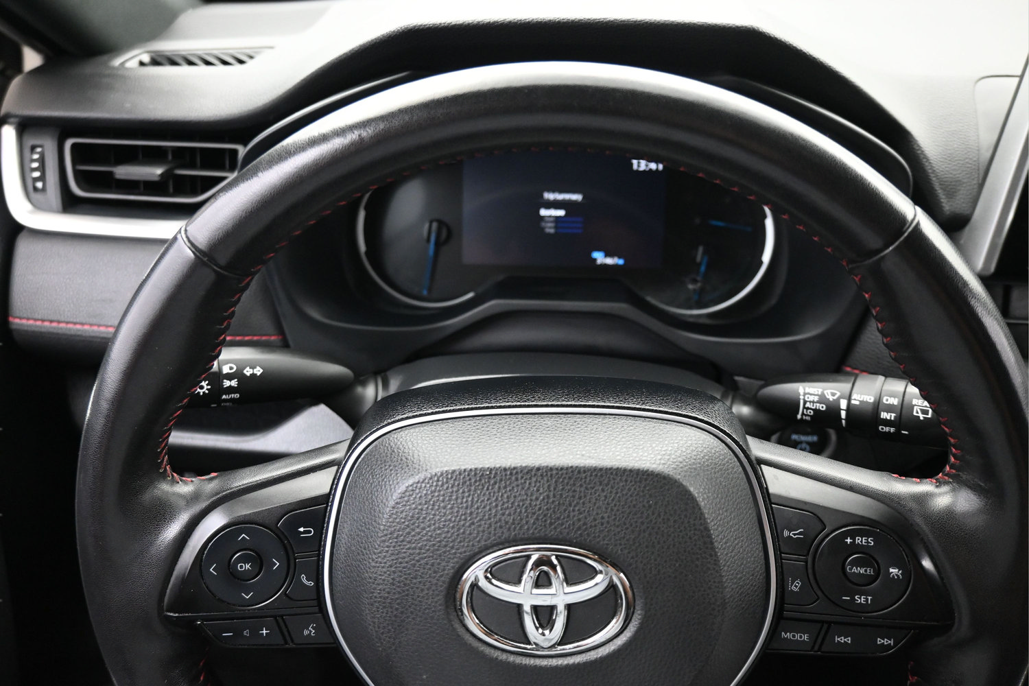 Used 2023 Toyota RAV4 SE w/ Weather & Moonroof Package AWD/4WD image 21