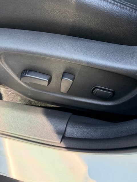 Used 2017 Nissan Rogue SL w/ SL Premium Package FWD image 11