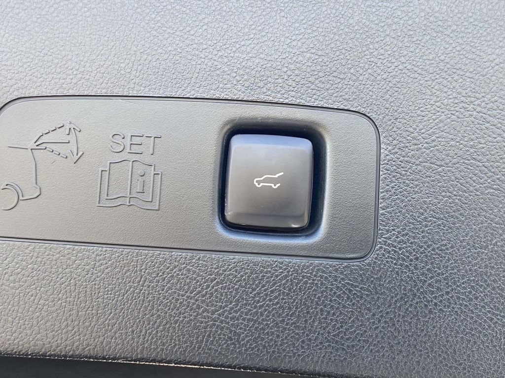 Used 2021 Lincoln Corsair AWD w/ Premium Package image 11
