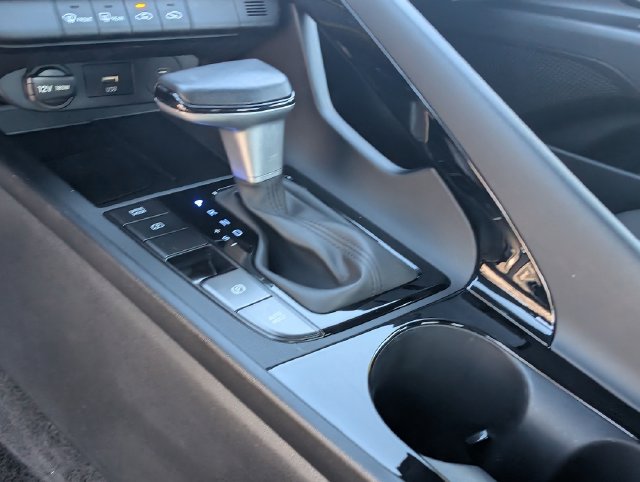 Certified 2025 Hyundai Elantra SEL FWD image 22