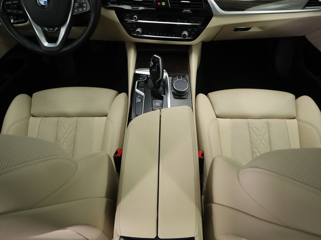 Used 2021 BMW 530e xDrive 530e iPerformance w/ Convenience Package image 17