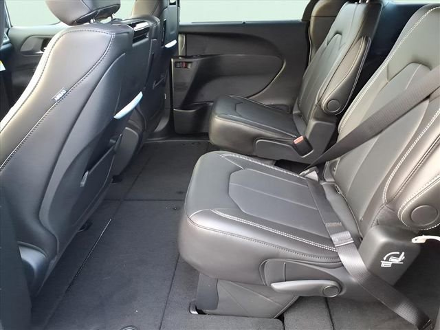 New 2026 Chrysler Pacifica Select AWD/4WD image 11