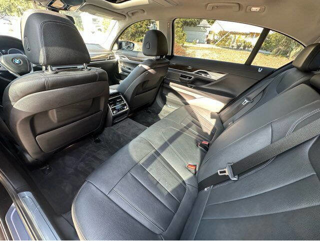 Used 2017 BMW 740i image 21