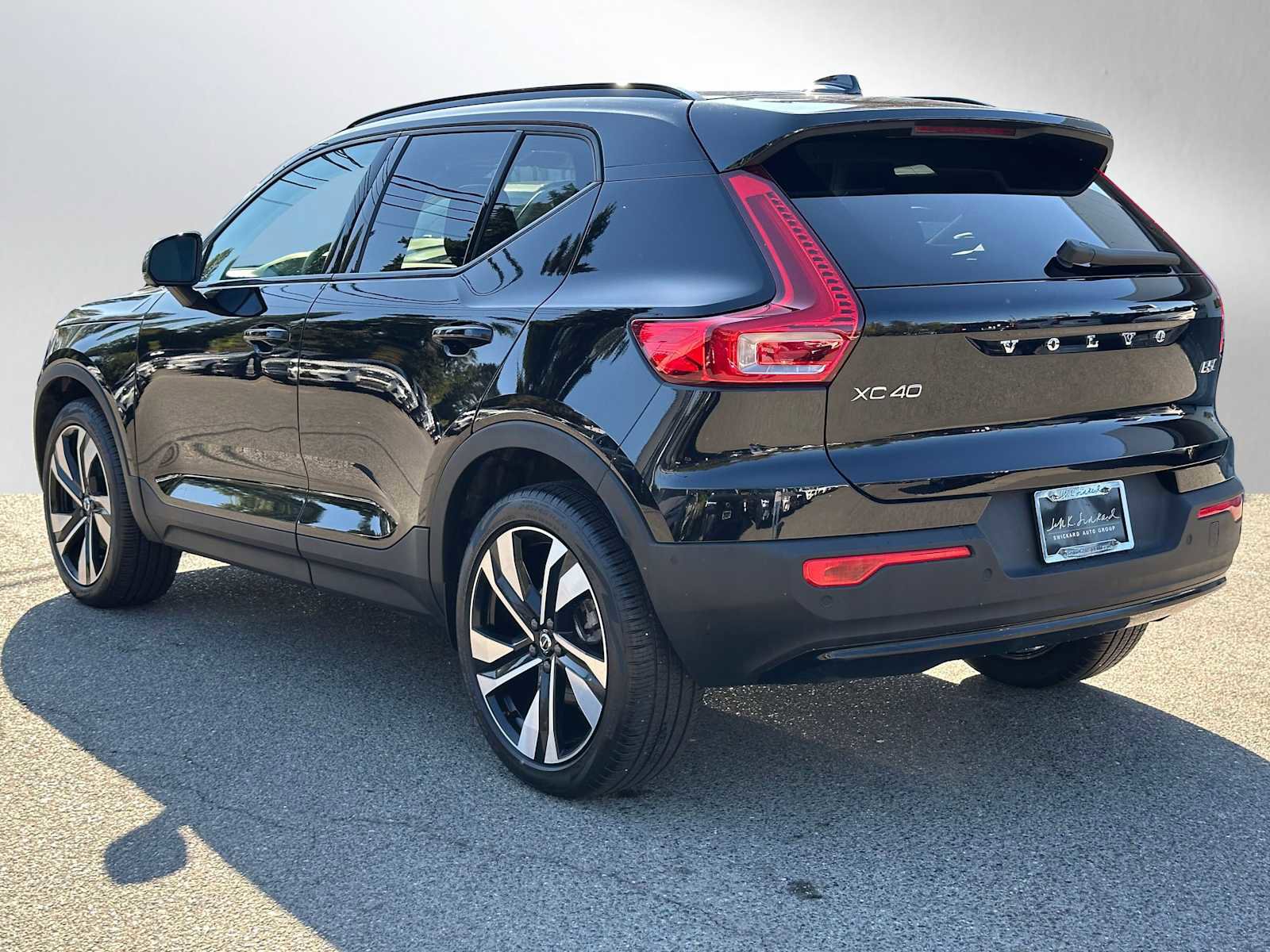 Used 2025 Volvo XC40 B5 Plus w/ Climate Package image 5