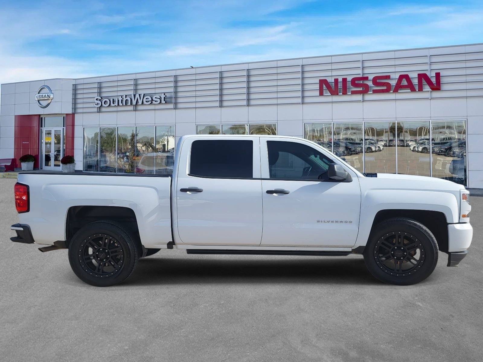 Used 2018 Chevrolet Silverado 1500 Custom w/ Custom Value Package image 6