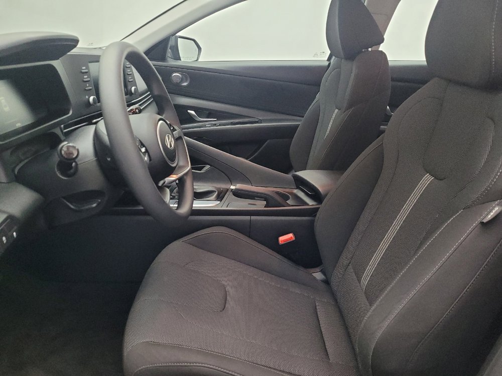 Used 2025 Hyundai Elantra SE image 17