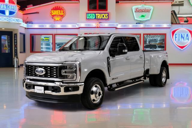 Used 2025 Ford F350 Lariat AWD/4WD image 2