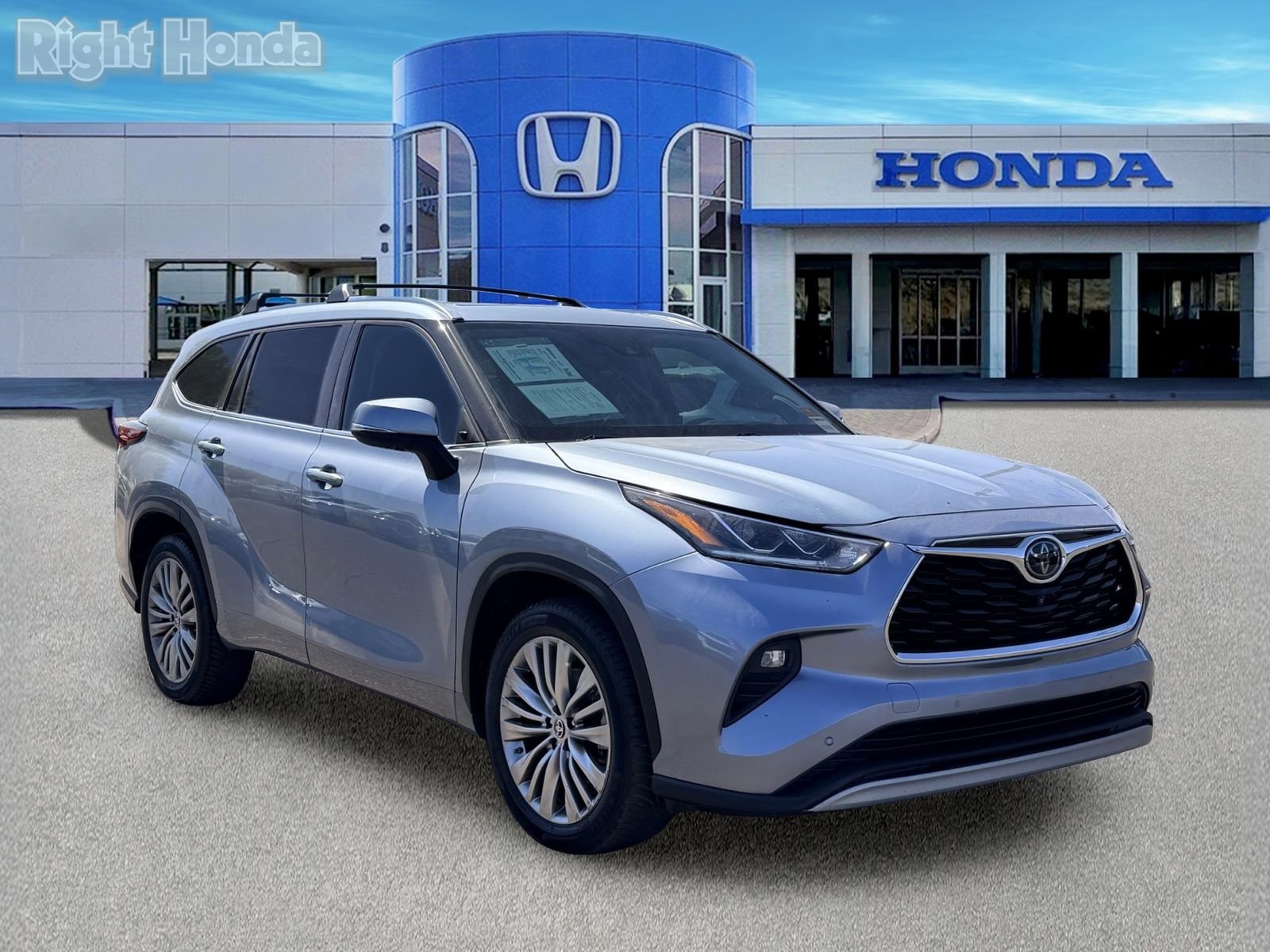 Used 2020 Toyota Highlander Platinum FWD image 9
