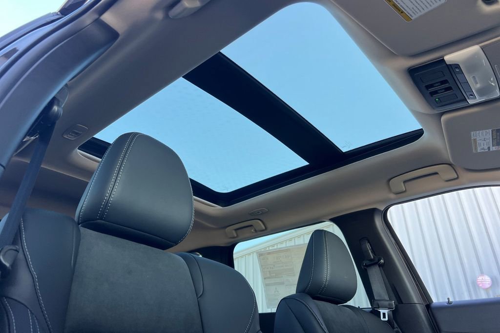 New 2025 Mitsubishi Outlander SE image 18