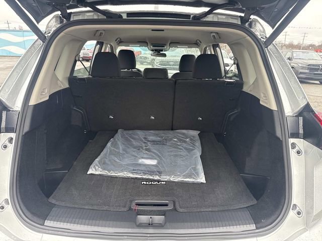 Used 2025 Nissan Rogue SV image 6