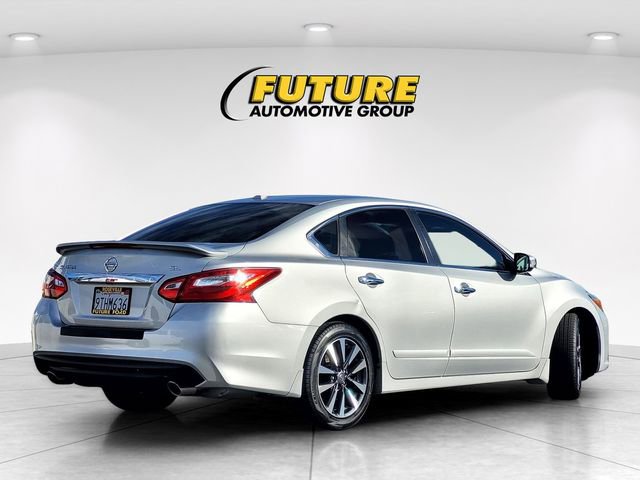Used 2017 Nissan Altima 2.5 SL w/ 2.5 Technology Package FWD image 4