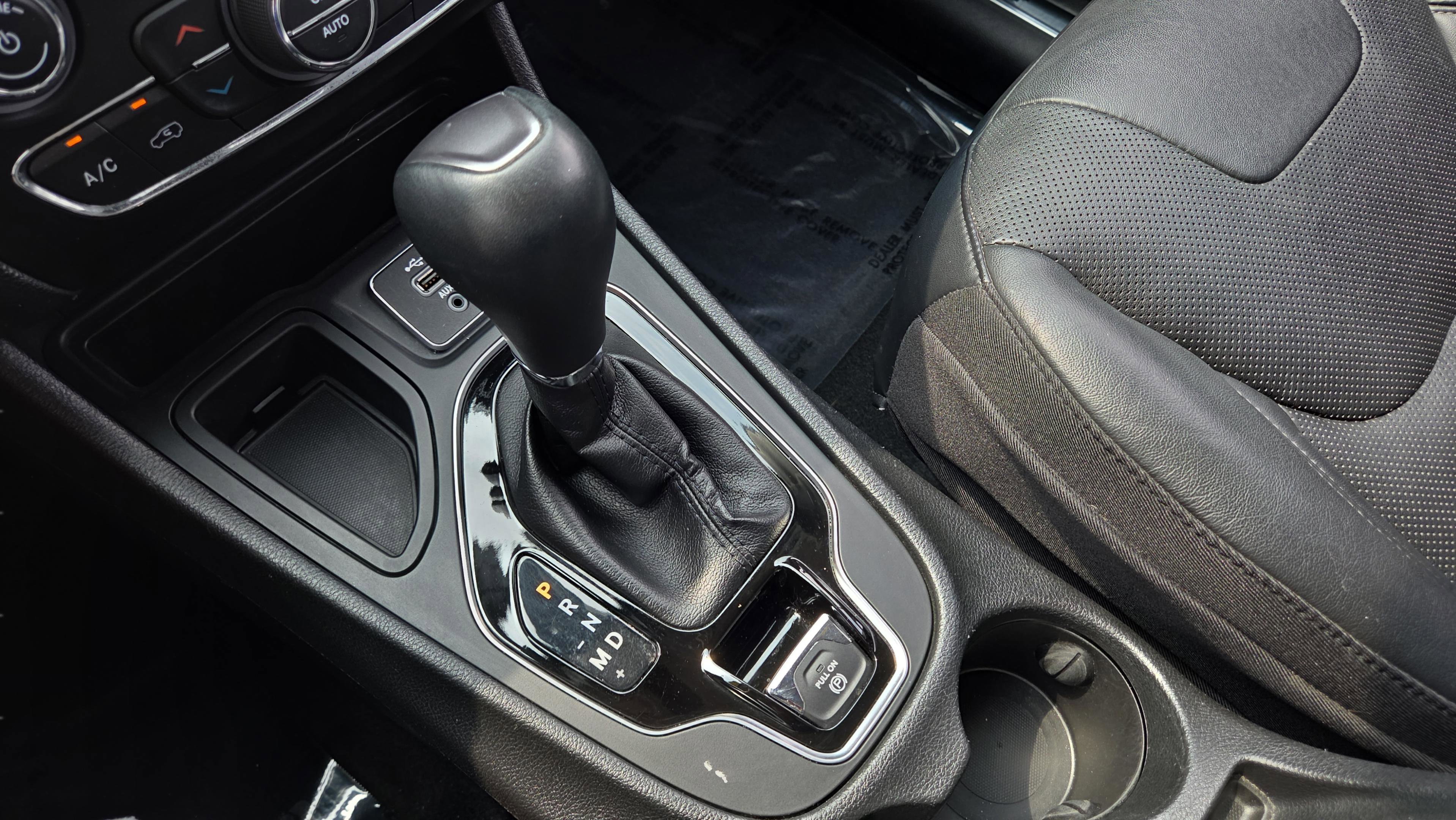 Used 2020 Jeep Cherokee Limited FWD image 31