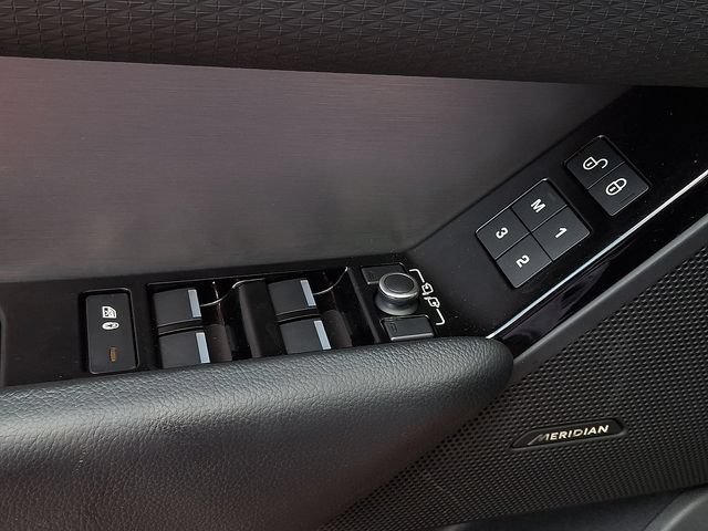 Used 2020 Land Rover Range Rover Velar R-Dynamic S AWD/4WD image 20