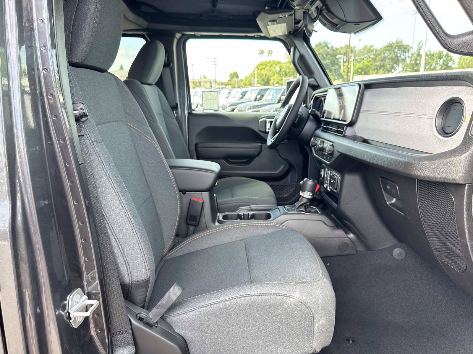 New 2026 Jeep Gladiator Sport AWD/4WD image 32