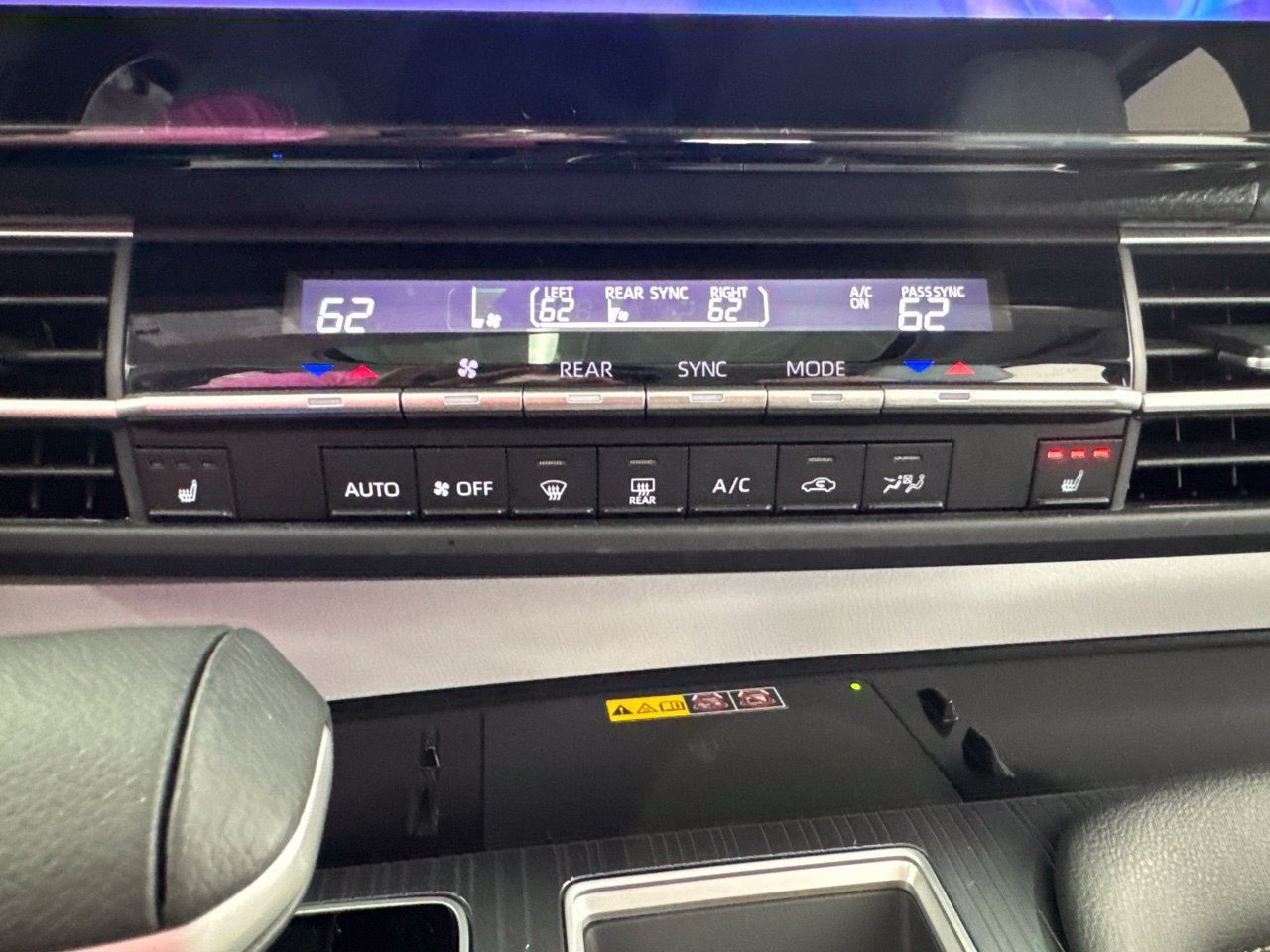 Used 2026 Toyota Sienna XLE FWD image 28