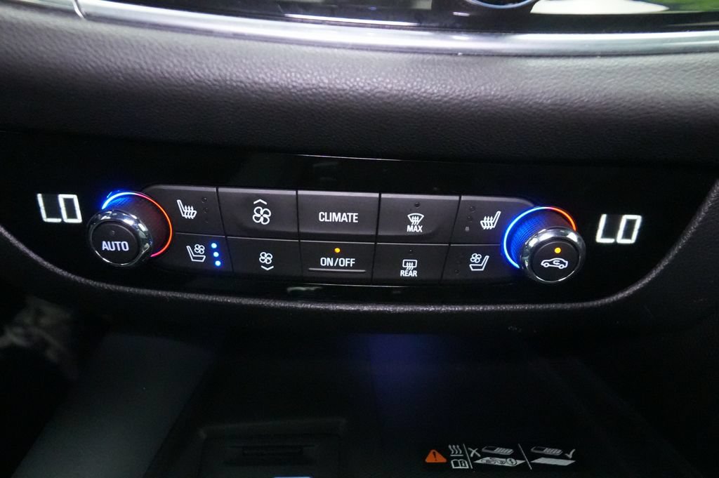 Used 2022 Buick Enclave Premium AWD/4WD image 34
