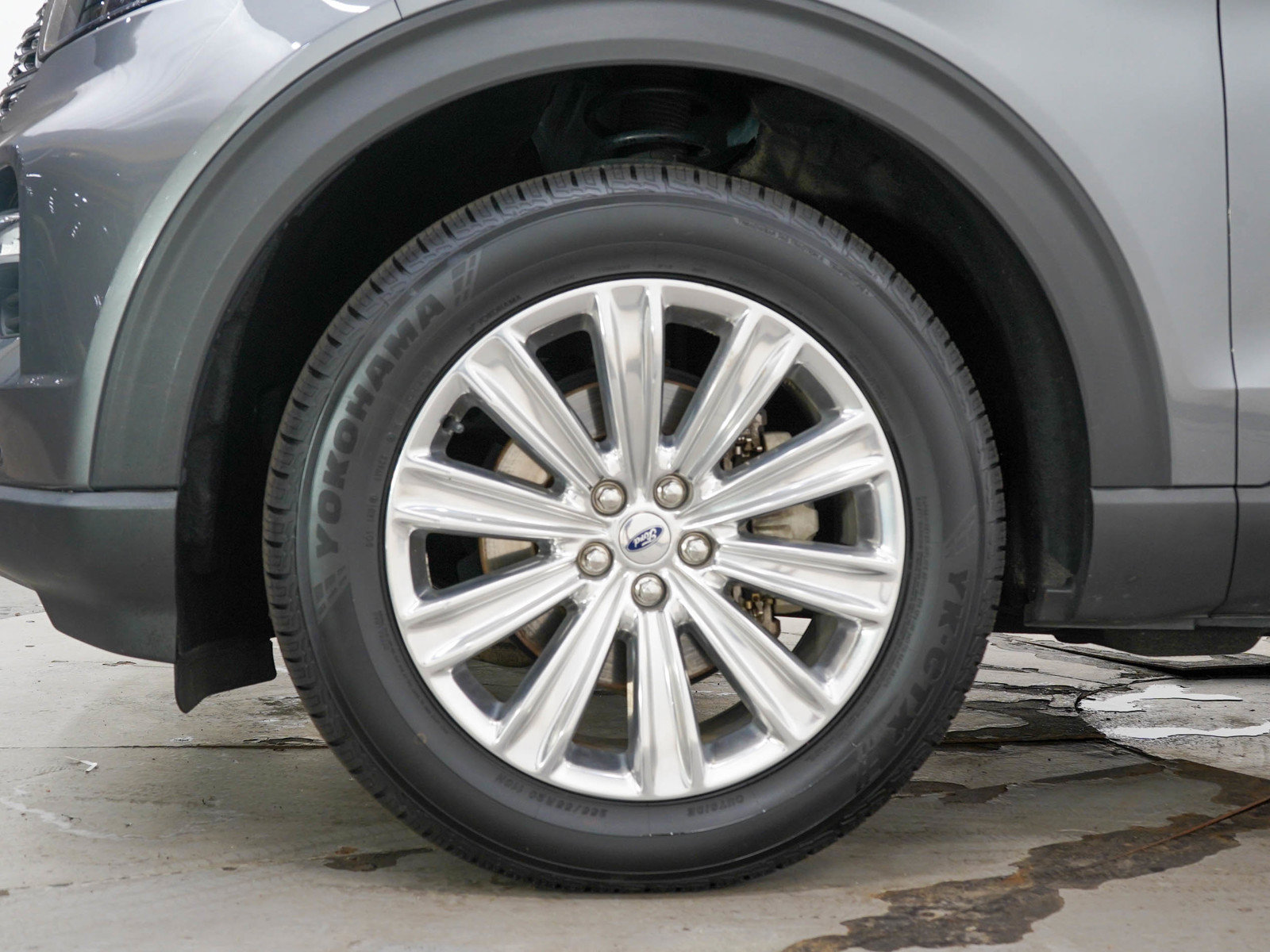 Used 2021 Ford Explorer Limited w/ Equipment Group 301A AWD/4WD image 26
