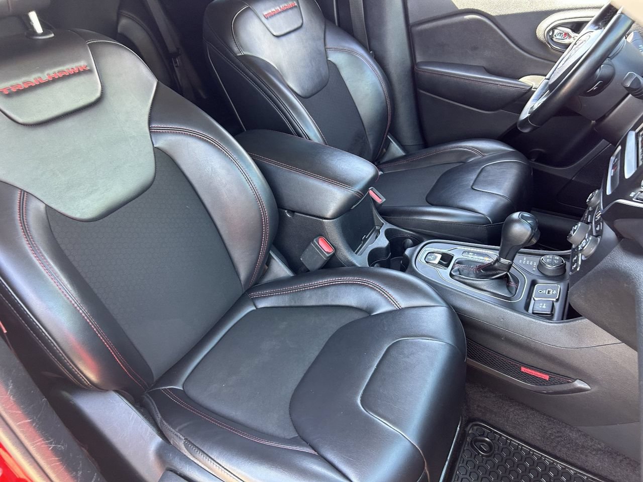 Used 2019 Jeep Cherokee Trailhawk w/ Comfort/Convenience Group AWD/4WD image 11