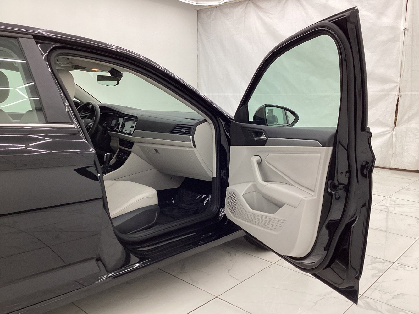 Used 2020 Volkswagen Jetta SE w/ SE Cold Weather Package FWD image 17