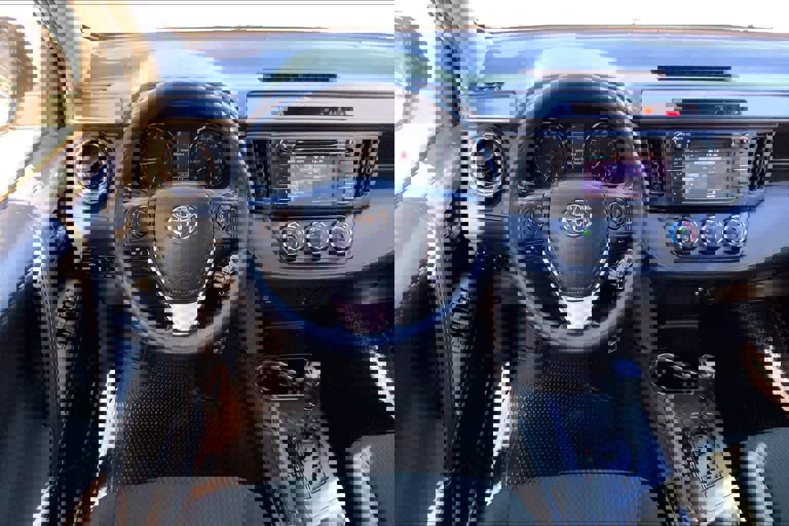 Used 2017 Toyota RAV4 LE image 5