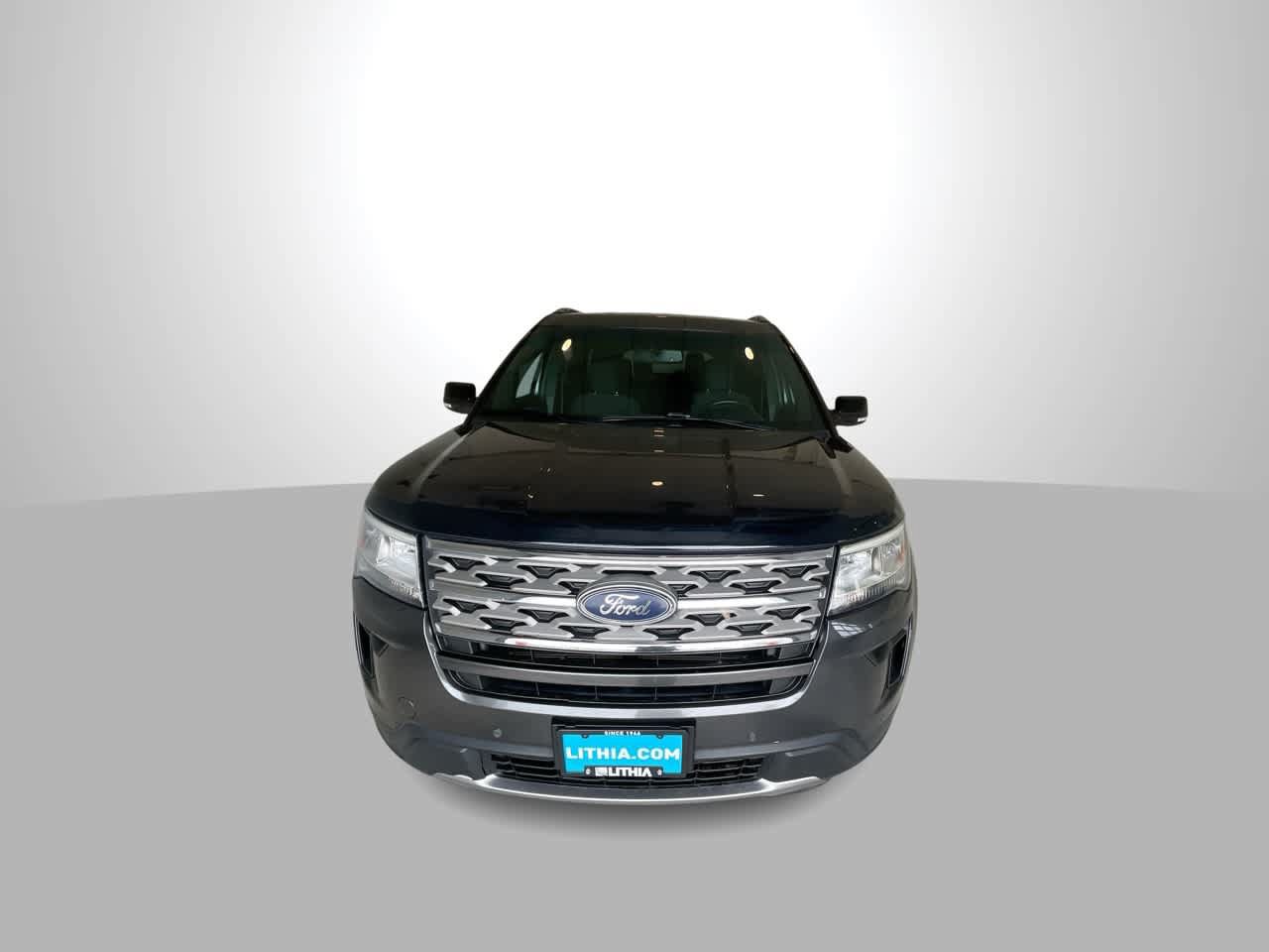Used 2018 Ford Explorer XLT AWD/4WD image 3