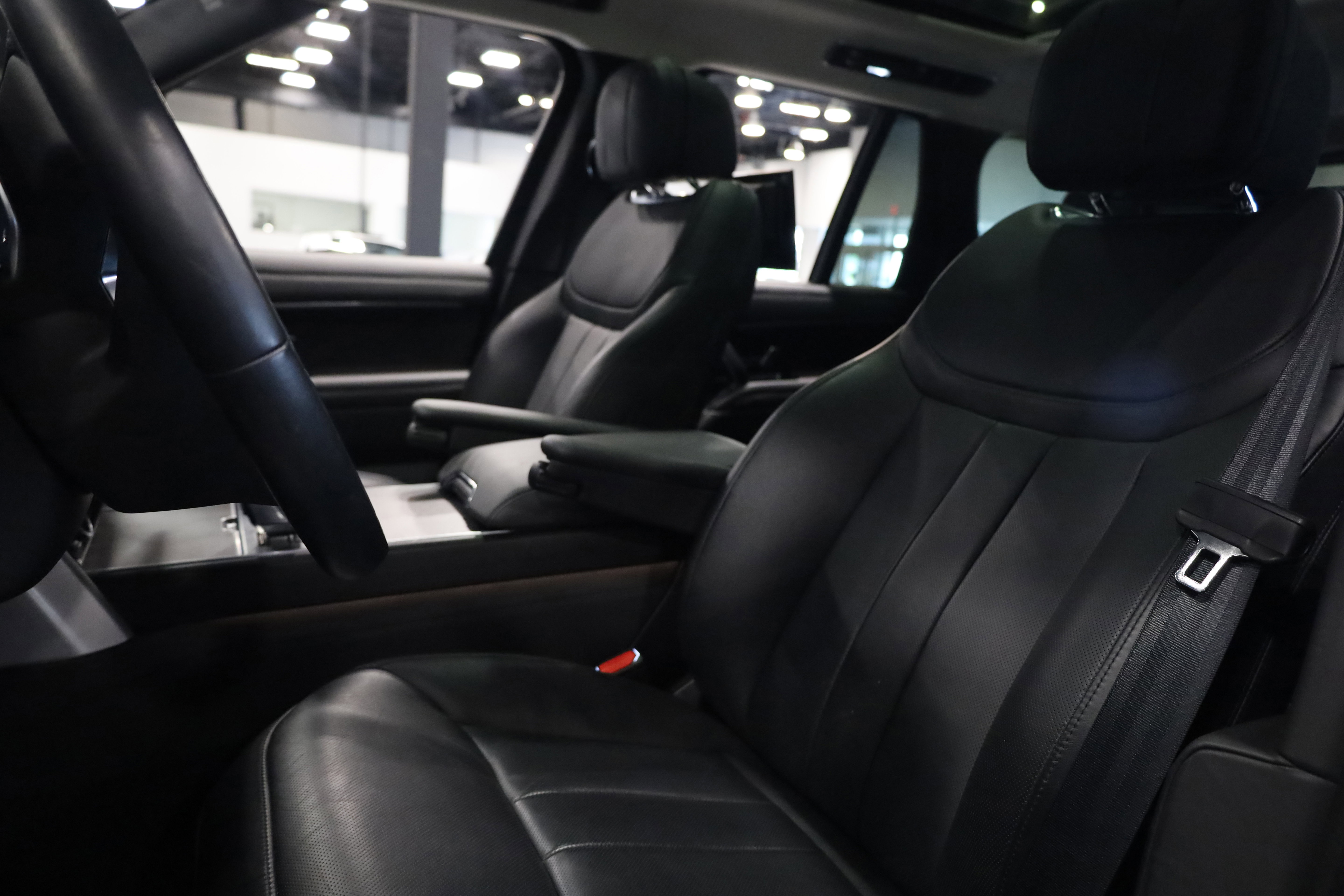 Used 2023 Land Rover Range Rover First Edition image 18