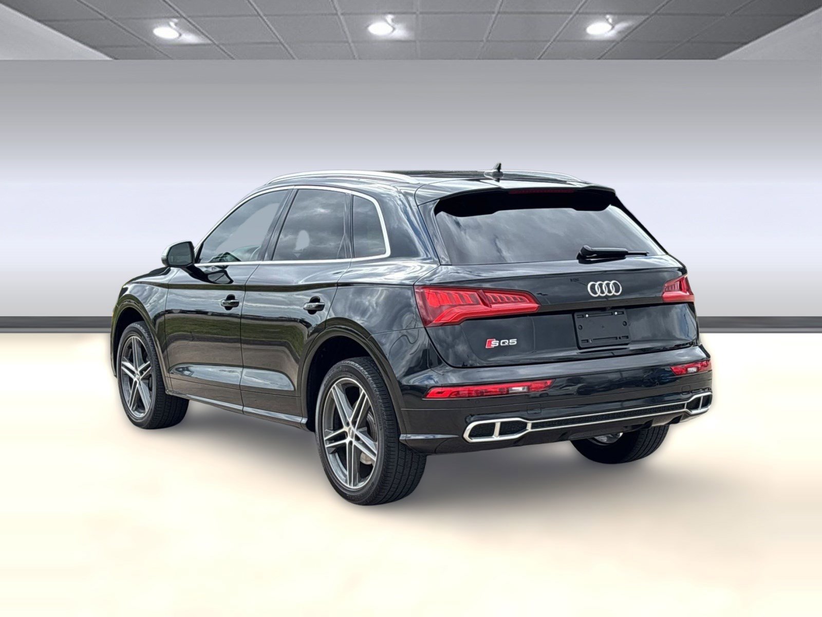 Used 2020 Audi SQ5 Premium Plus w/ Premium Plus Package image 3