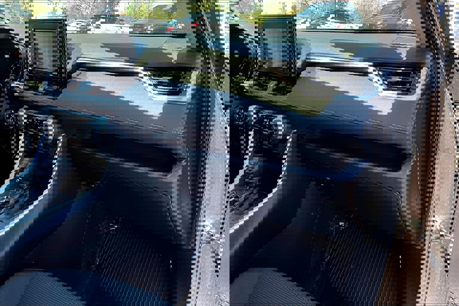 Used 2022 Toyota RAV4 LE image 15