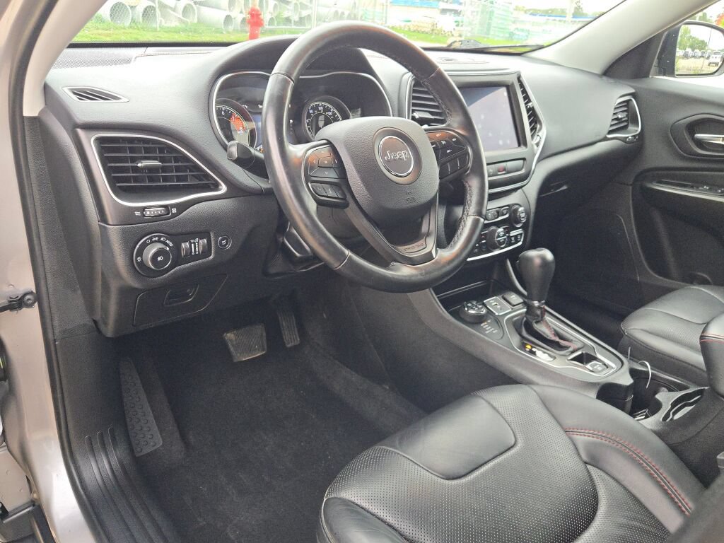Used 2019 Jeep Cherokee Trailhawk AWD/4WD image 25