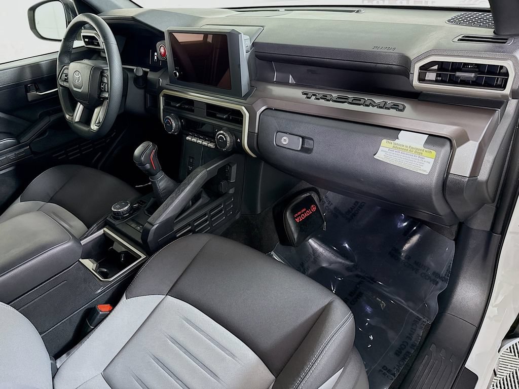 Used 2025 Toyota Tacoma TRD Off-Road AWD/4WD image 32