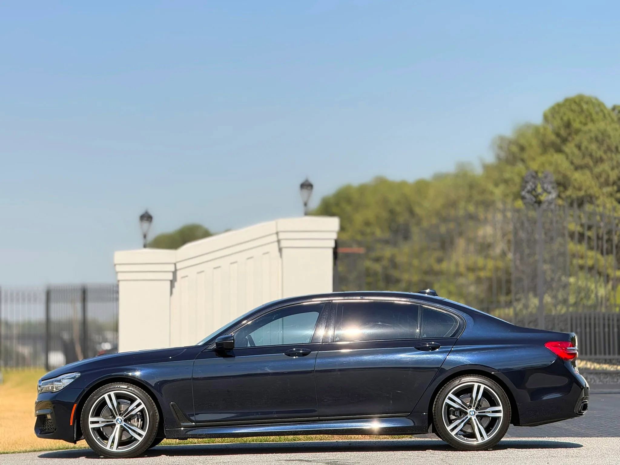 Used 2019 BMW 740i w/ Executive Package RWD image 7