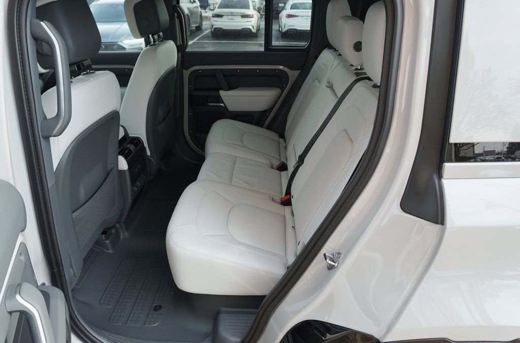 Used 2026 Land Rover Defender 110 X-Dynamic SE AWD/4WD image 31