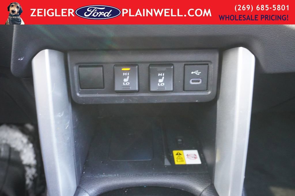 Used 2023 Toyota Corolla Cross XLE w/ Convenience Package image 19