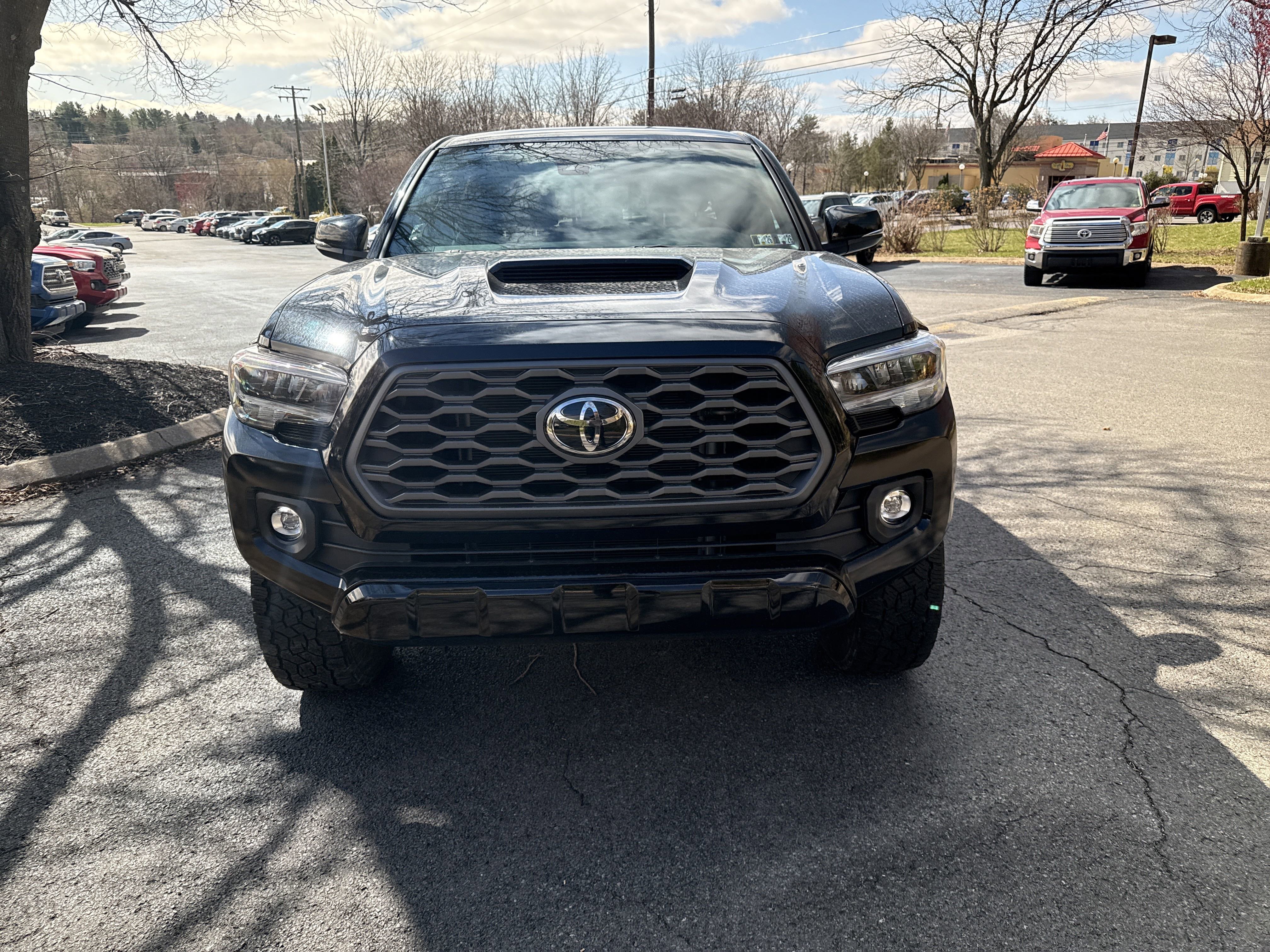 Used 2023 Toyota Tacoma TRD Sport image 3