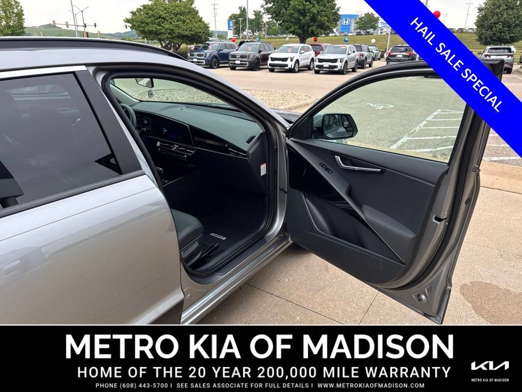 Used 2025 Kia Niro EX Touring FWD image 37