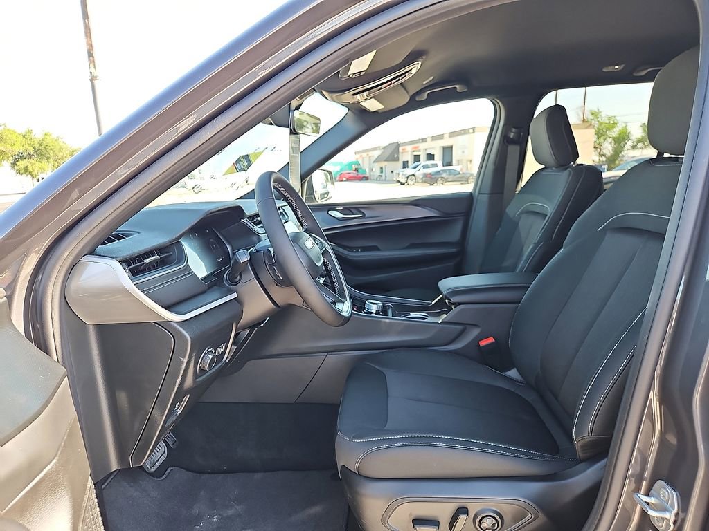New 2026 Jeep Grand Cherokee Laredo AWD/4WD image 15